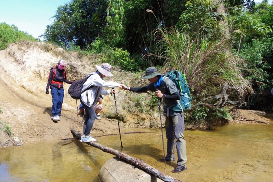 Faire du trekking autour du Col Ma Phuc 