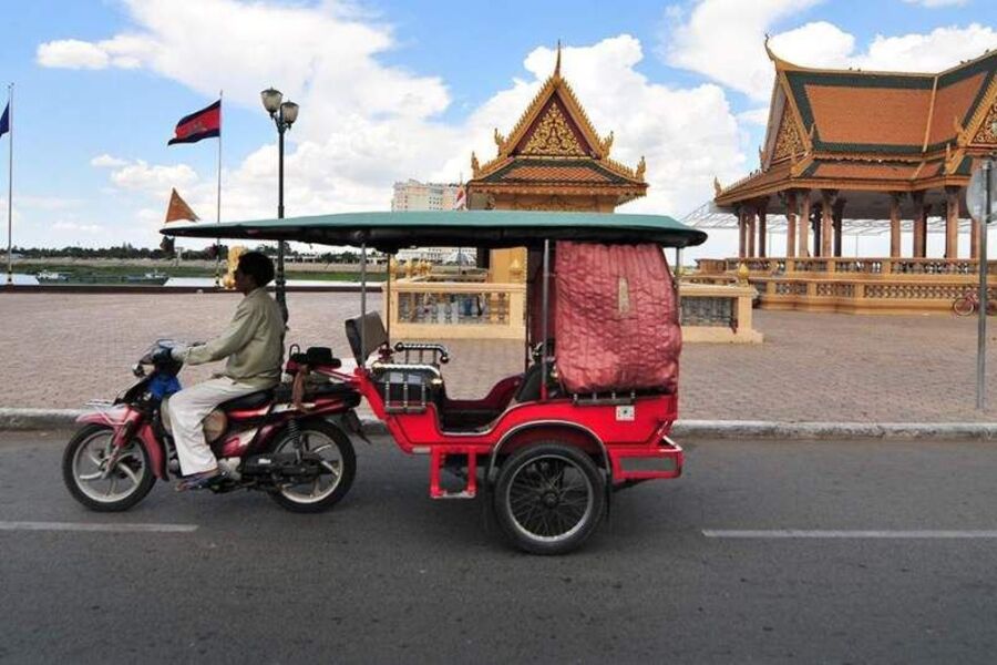 Le tuk tuk est un véhicule populaire au Cambodge