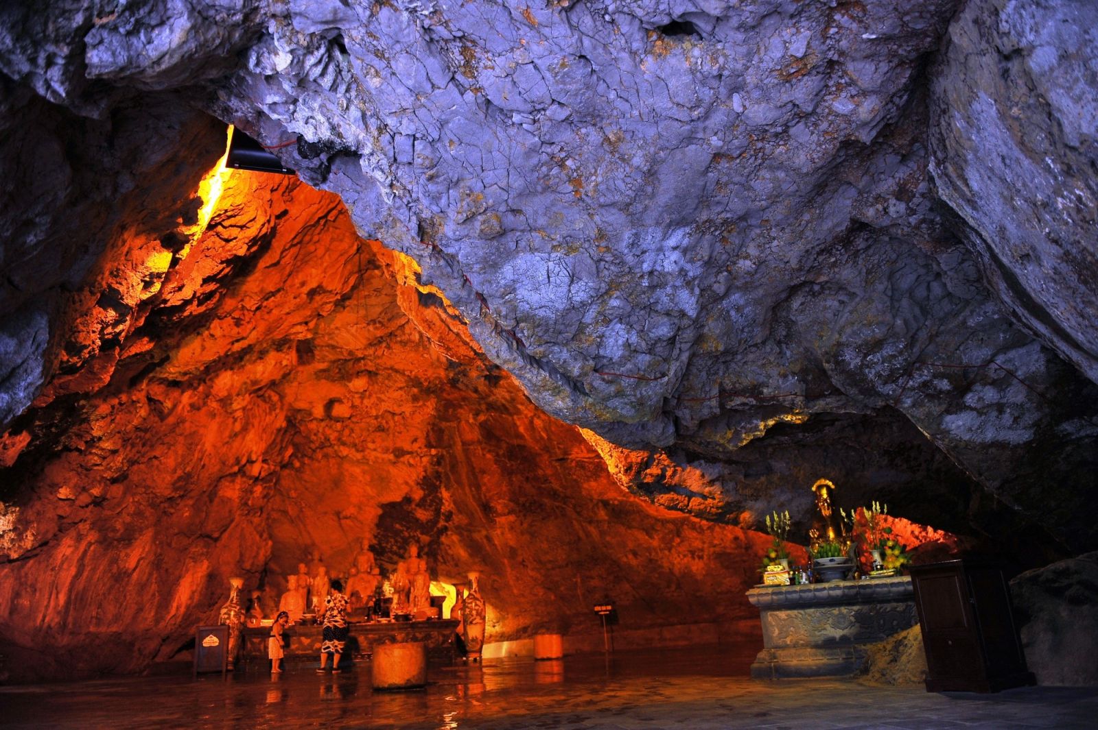 La pagode et grotte Am Tien