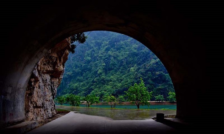 L'entrée à Tuyet Tinh Coc