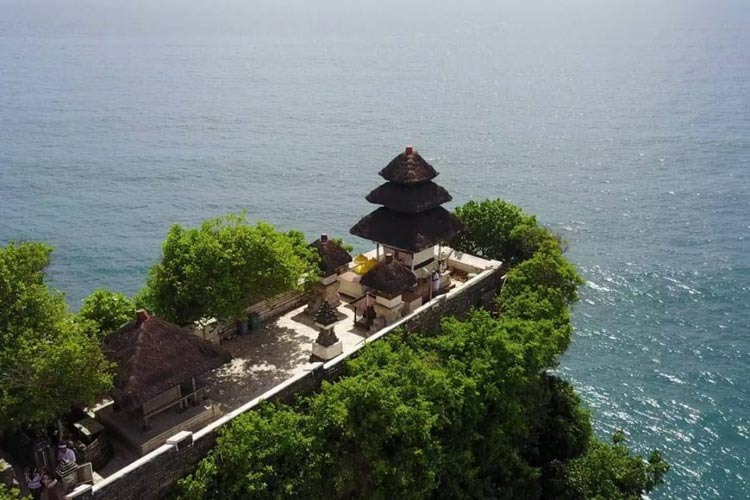 Ce temple donne une vue extraordinaire sur l'océan