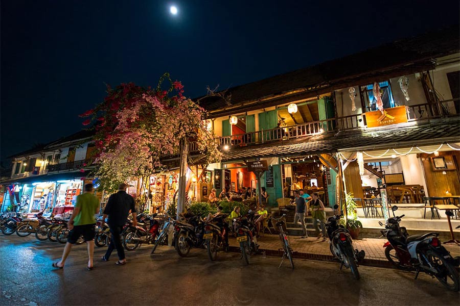 Un café de nuit à Luang Prabang