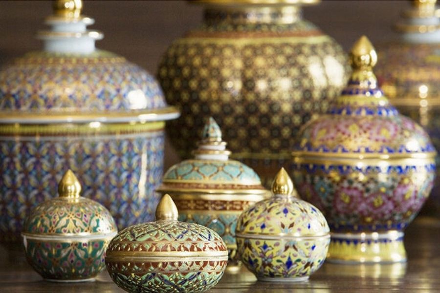 Porcelaine Benjarong peinte à la main à Don Kai Dee