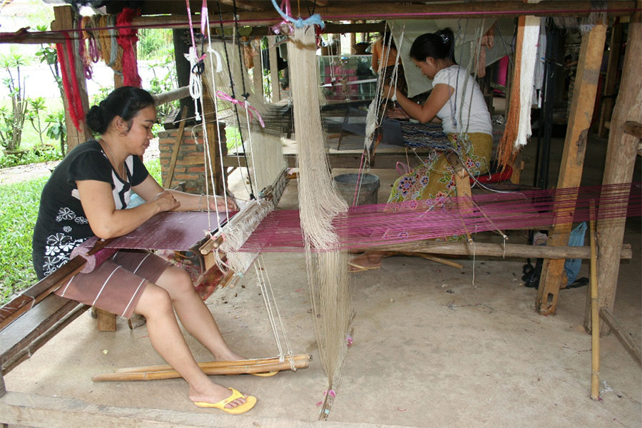 Le métier du tissage est le point culminant du village Ban Phanom