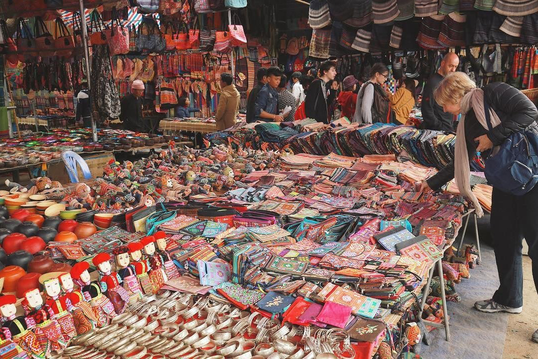 Le marché traditionel au village de Lac