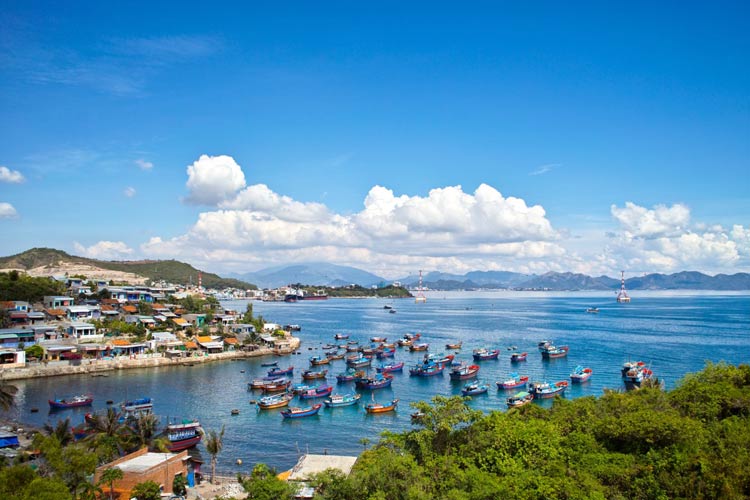 Village de pêcheurs de Bich Dam à Nha Trang se trouve sur une île de même nom