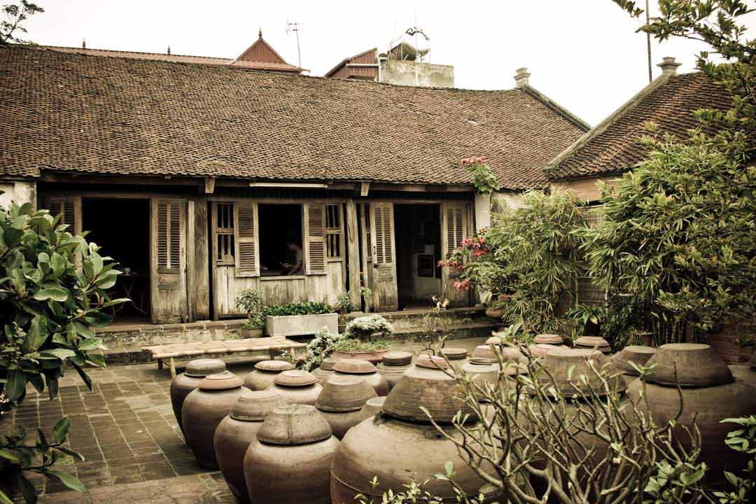 La maison traditionnelle à Duong Lam incarne l'architecture vietnamienne ancienne.