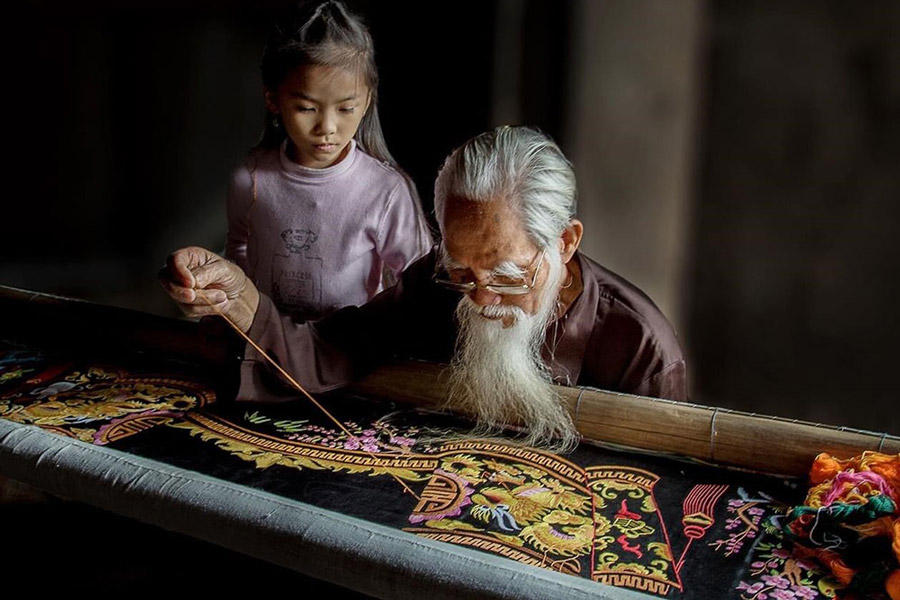 Village de broderie artisanale de Van Lam est l'un de des villages artisanaux à Ninh Binh.