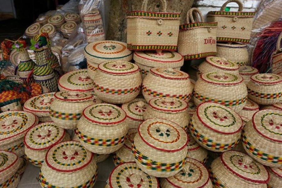 Village de fabrication de nattes en jonc de Kim Son est l'un de des villages artisanaux à Ninh Binh.