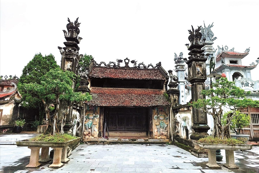 Temple ancien de Hung Lo, cœur de la ville antique de Hung Lo, témoin d'histoire et de culture.