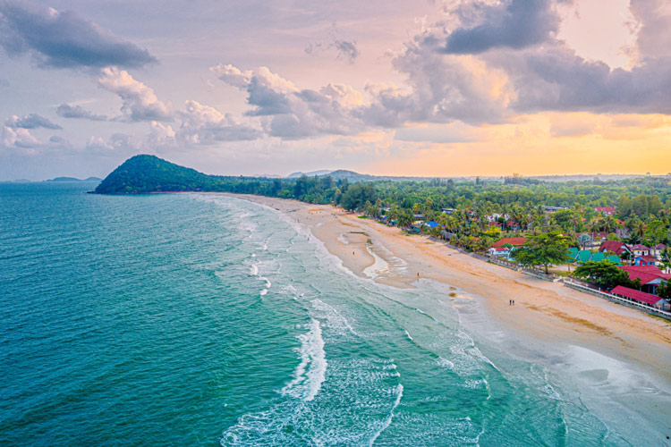 La plage de Thung Wua Laen à Chumphon