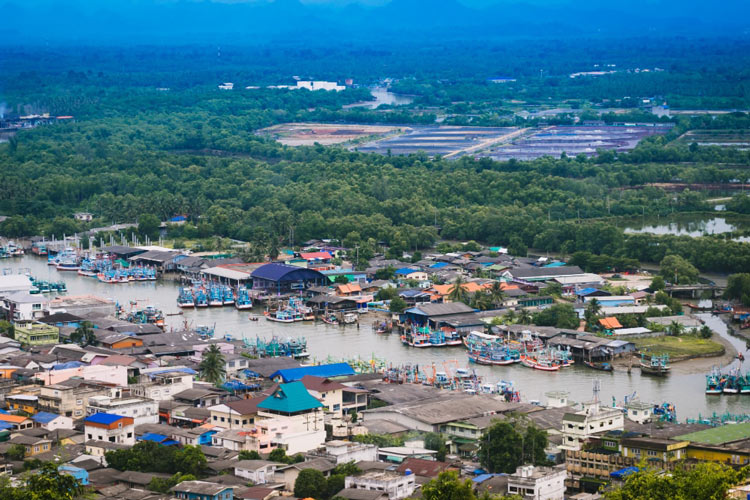 Chumphon est la porte d'entrée vers les provinces du sud