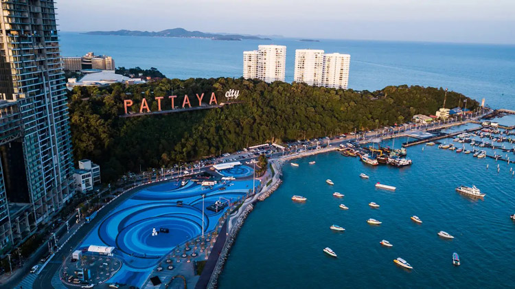 Ville côtière de Pattaya à Chonburi, l'une des destination les plus renommées de l'Asie du Sud Est