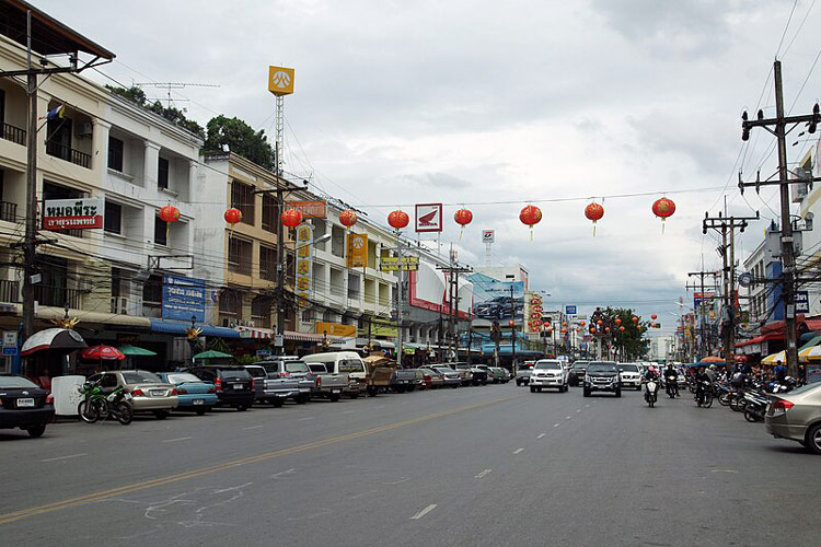 Bien que ce soit une petite ville, les rues de Krabi sont spacieuses et bien rangées