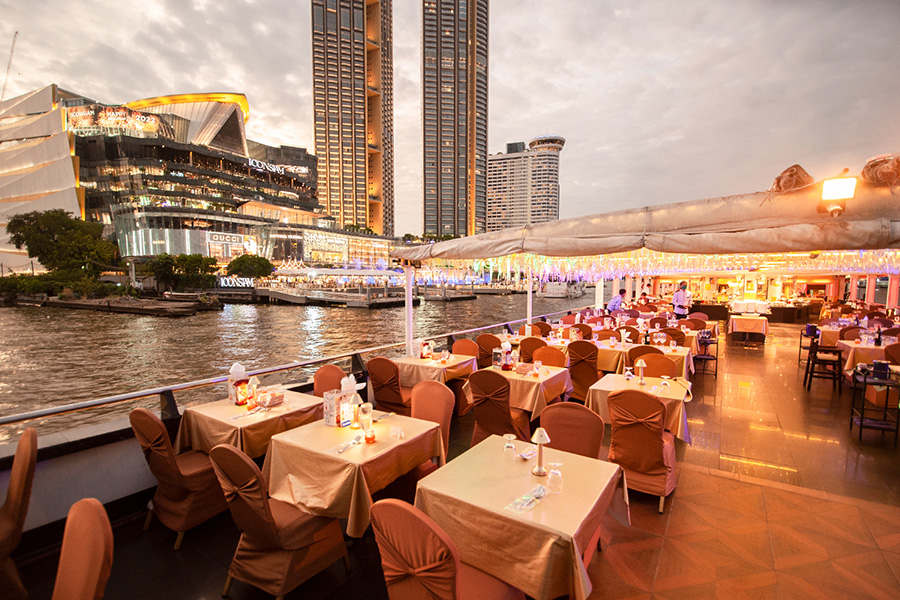 Un dîner romantique sur le fleuve Chao Phraya promet des instants inoubliables pour les couples