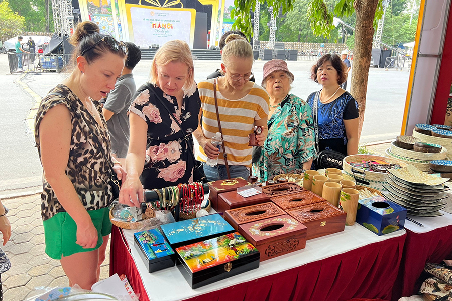 Marchés locaux vibrants : un passage obligé pour les touristes étrangers