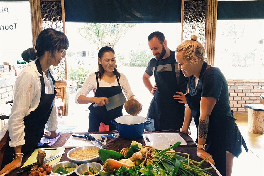 Cuisiner ensemble des plats traditionnels devient idéale pour renforcer la complicité