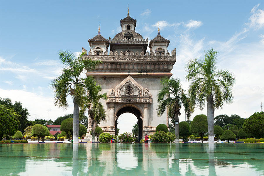 L'Arc de Triomphe laotien Patuxai est une construction renommée du pays 