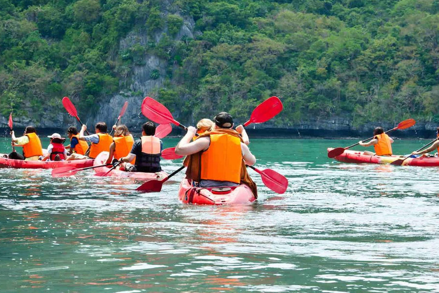 Kayak à Ao Thalane est une activité douce idéale pour un voyage responsable en Thaïlande