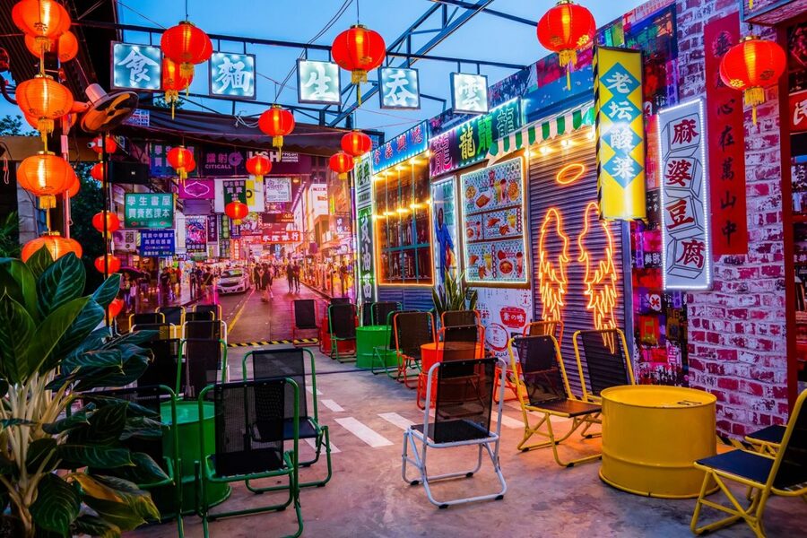 Les cafés artistiques sont une priorité des touristes lors de voyager au sud du Vietnam pendant la saison des pluies