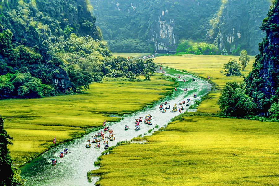 Ninh Binh est où vous pouvez voyager au Nord du Vietnam en juin. 