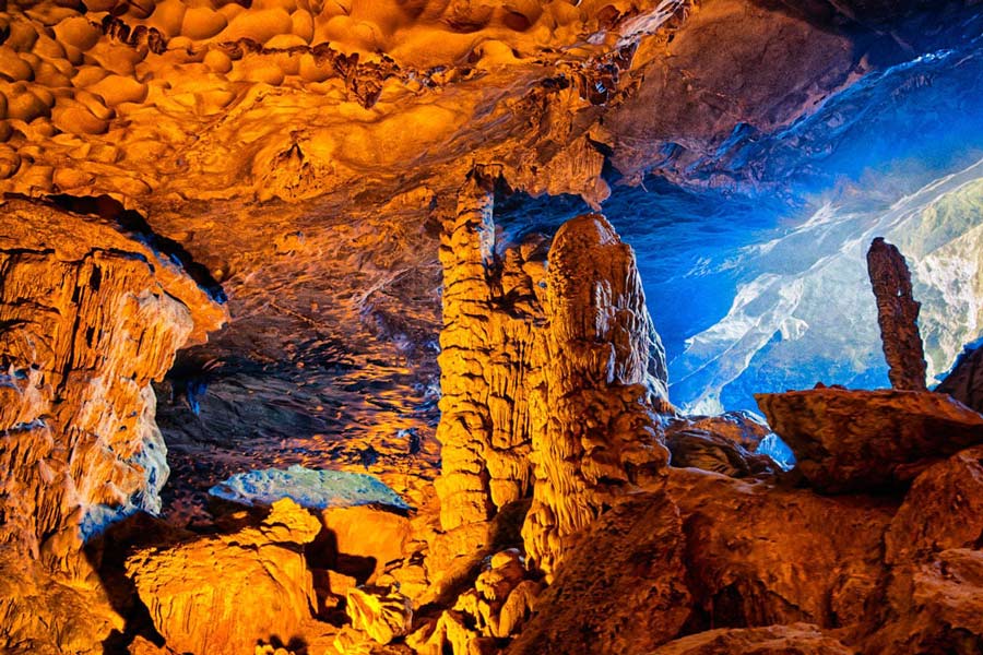 Ha Long est où vous pouvez voyager au Nord du Vietnam en juin. 