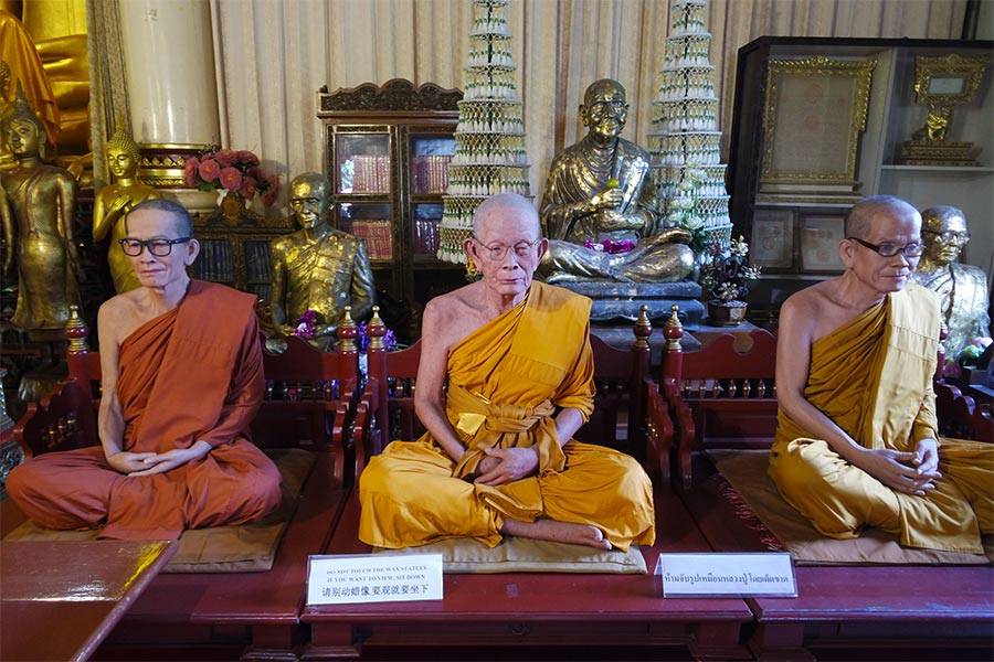 Trois momies des maitres Zen du Wat Chedi Luang