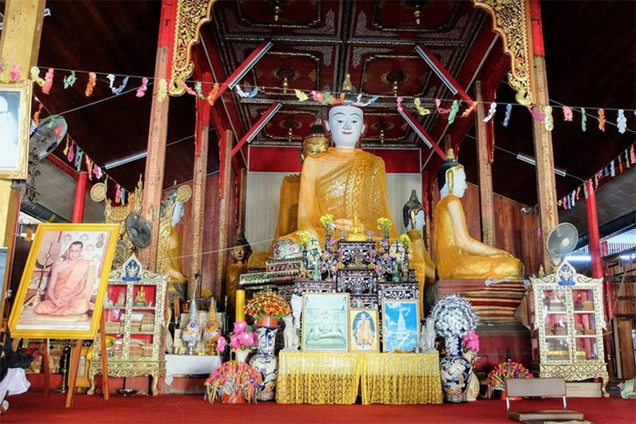 Statues de Bouddha au Wat Hua Wiang