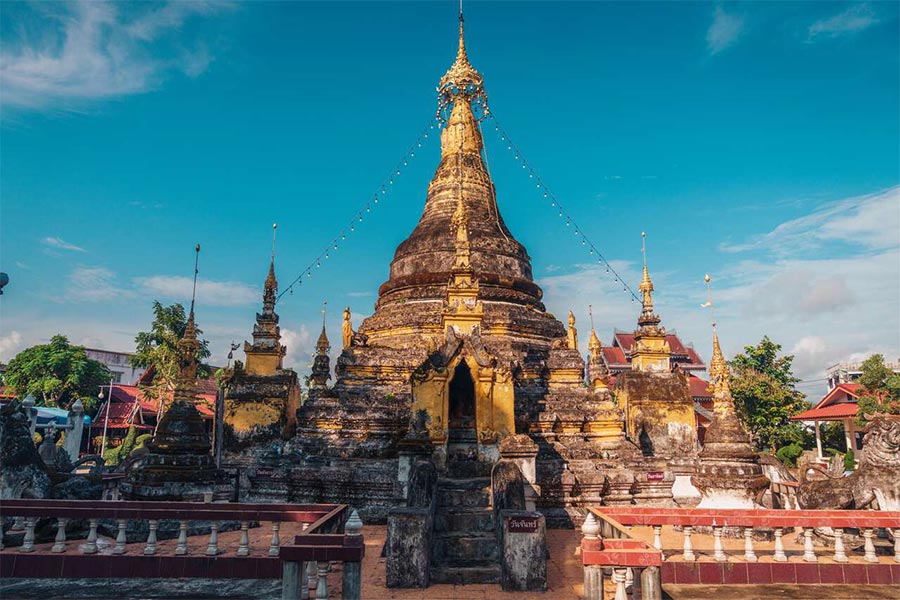 Wat Joong Song à Mae Sariang est un temple birman célèbre