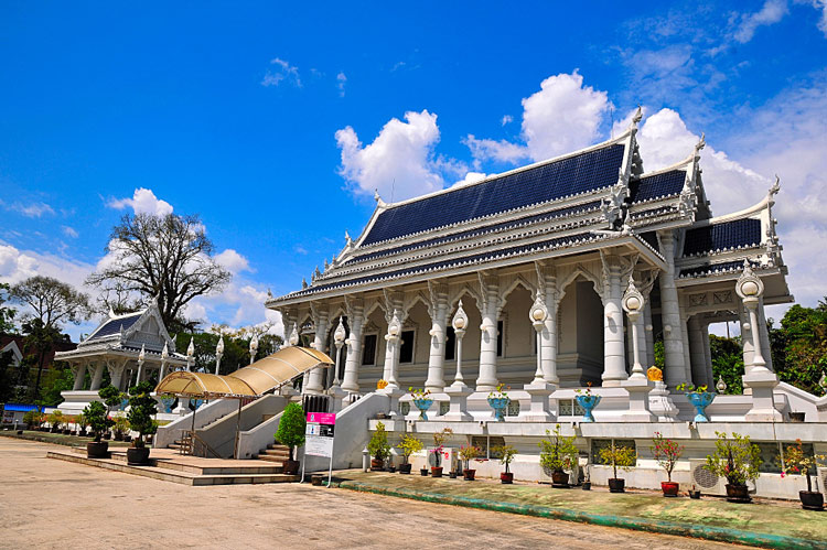 Palais principal de Wat Kaew Korawaran