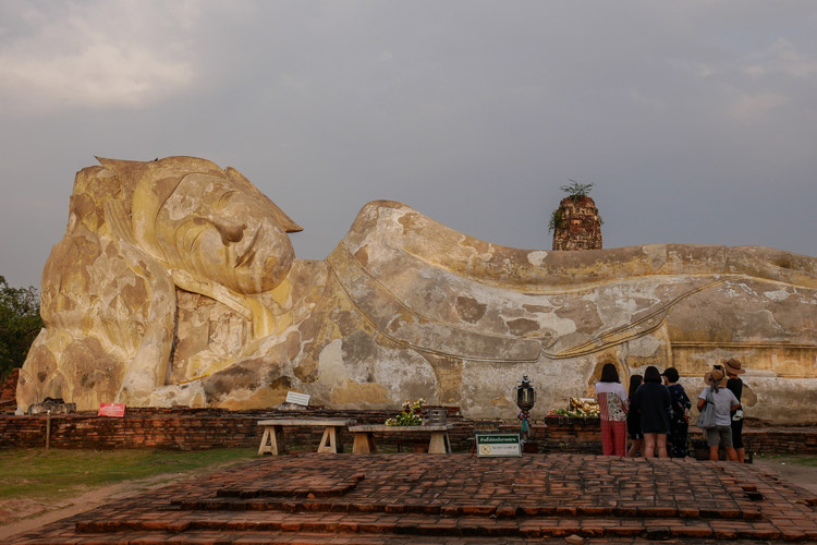 La plus grande statue de Bouddha couché