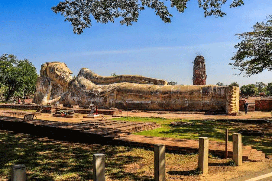 Wat Lokayasutharam - temples d'ayutthaya