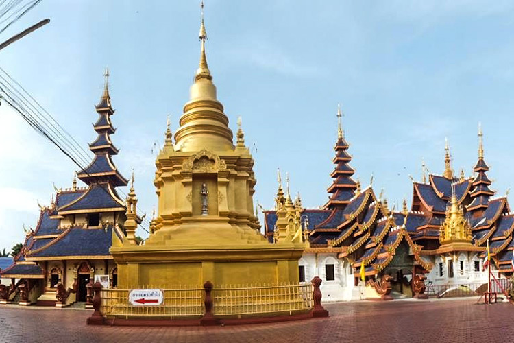 Le temple de Wat Phiphat Mongkol