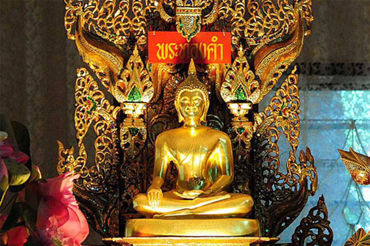 La statue de Bouddha en or