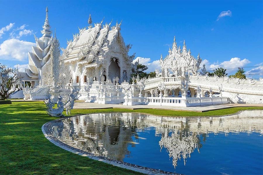 Wat Rong Khun est l'un des plus beaux temples de la Thailande