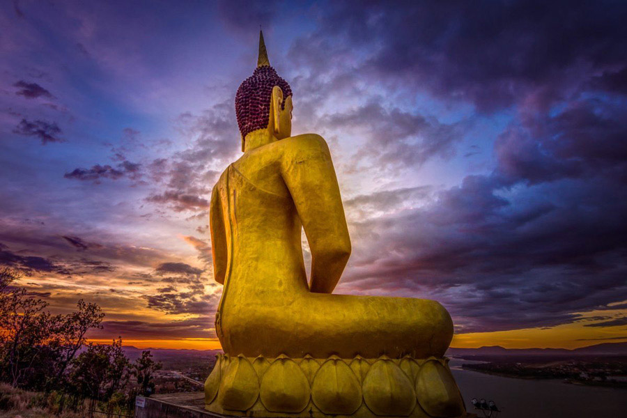 Wat Sin Jong Jaeng vous offre une vue extraordinaire sur la ville de Pakbeng