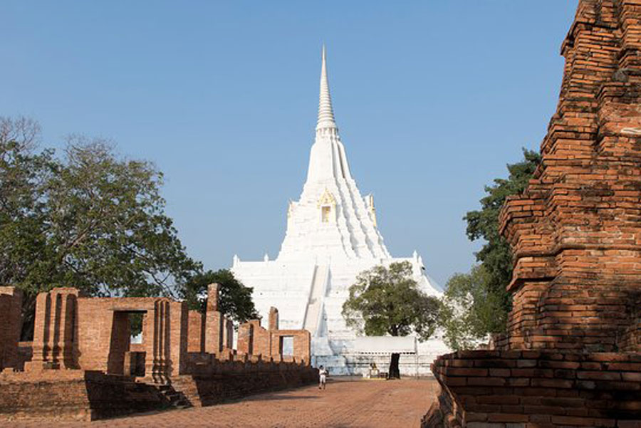 Avec une longue histoire, War Phu Khao Thong aide les visiteurs à mieux comprendre la culture thaïlandaise