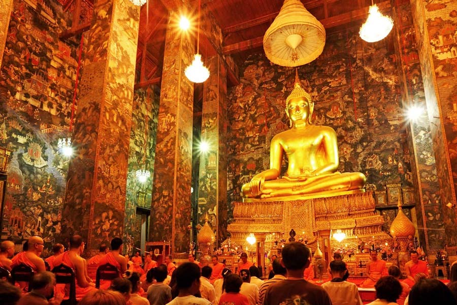 Statue de Bouddha en posture de Maravichai