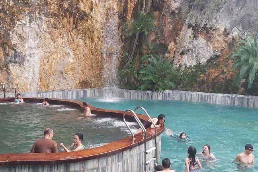 Moment de relaxation dans les eaux thermales de Kenh Ga - Van Trinh