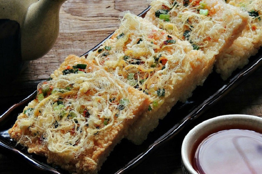 Déguster le célèbre com chay, la spécialité croustillante de Ninh Binh