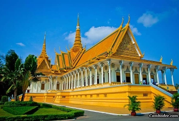 Arrivée à Phnom Penh (-/-/-)