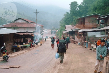 Chiang Khong - Pakbeng (L, D)