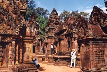 Siem Reap – Temples de Banteay Samre & Banteay Srei (B, L) – 75km 