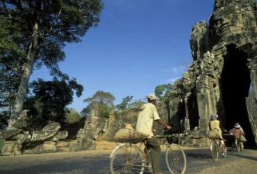 Phnom Penh - Kampong Thom (à vélo : 90km) (B/L/-)