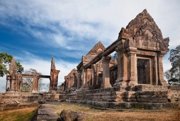 Koh Ker - Temple de Preah Vihear (B, L, D)