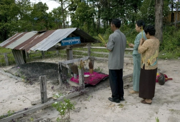 Anlong Veng – Tombe de Pol Pot – Siem Reap (B, L)