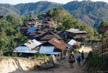 Village Shar Pin – Village Mawnigon (B, L, D) ~ 20km trekking