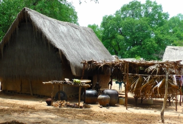 Village Mawnigone – Village Chetain (B, L, D) ~ 19km trekking  