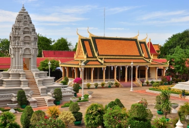 Arrivée à Phnom Penh - Croisière sur le Mékong (D)