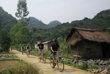 Hanoi – Cat Ba – Village de Viet Hai (B, L, D)